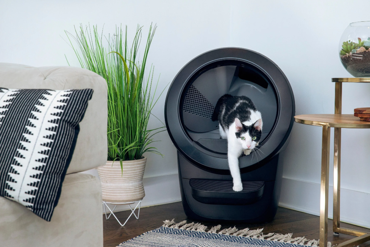 Whisker - Litter-Robot 4 WiFi-Enabled Covered Automatic Self-Cleaning Cat Litter Box with Step - Black - Image 3